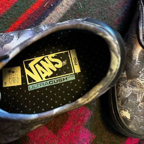 Wolf Pattern Vans - Picture 3 of 5